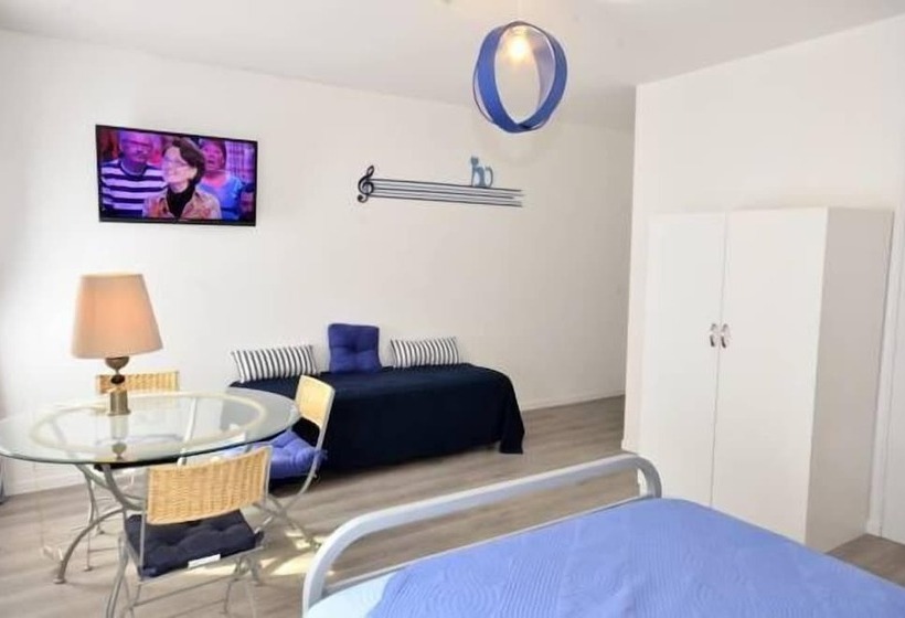 فندق De La Villa Biron