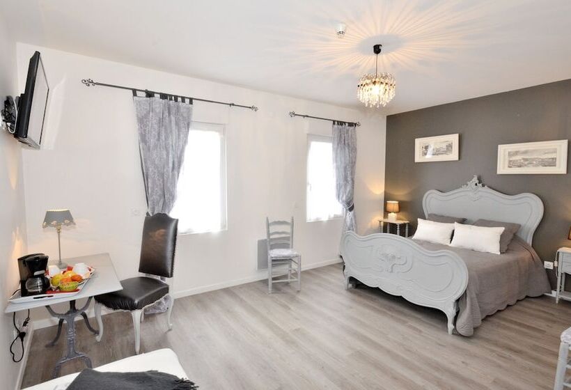 فندق De La Villa Biron