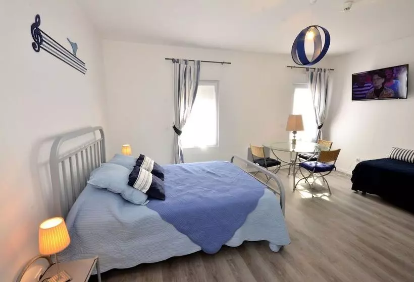 هتل De La Villa Biron
