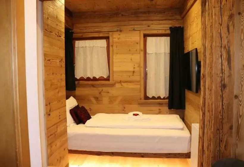 Hotelli Ciasa Lorenzi