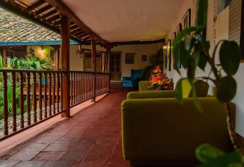 ホテル Hosteria Colonial La Cueva De Leo