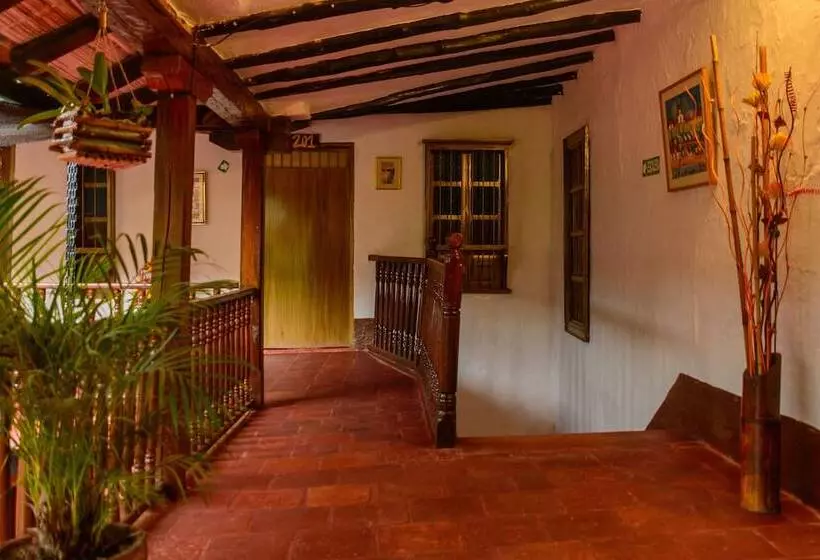 ホテル Hosteria Colonial La Cueva De Leo