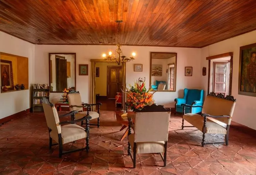 ホテル Hosteria Colonial La Cueva De Leo