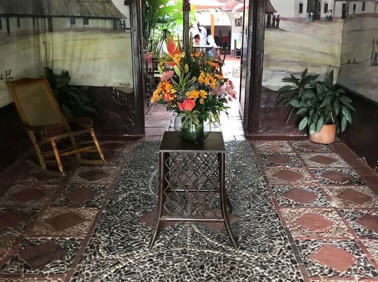 Otel Hosteria Colonial La Cueva De Leo