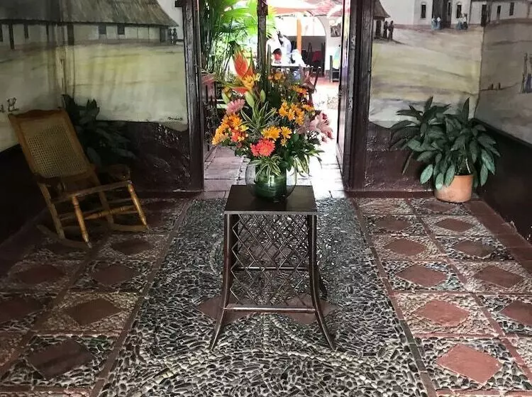ホテル Hosteria Colonial La Cueva De Leo