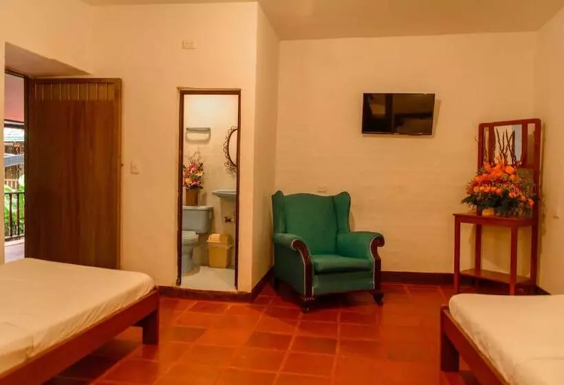 ホテル Hosteria Colonial La Cueva De Leo