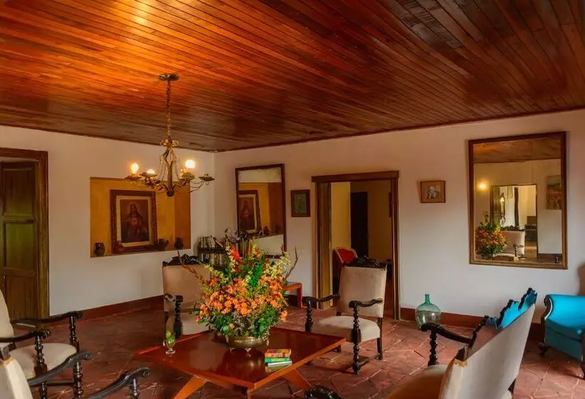 ホテル Hosteria Colonial La Cueva De Leo