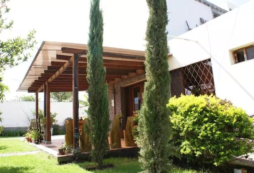 Hotelli Las Mercedes Airport Quito