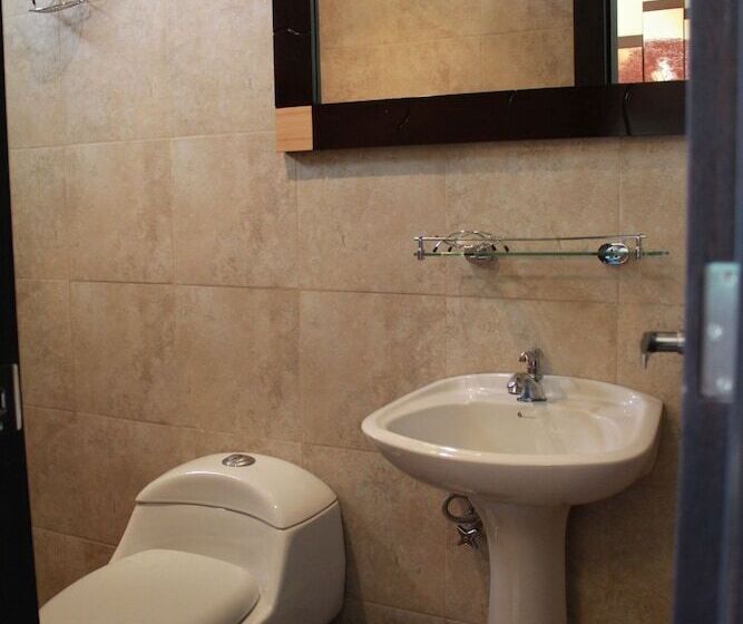 فندق Las Mercedes Airport Quito