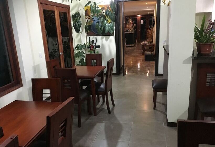 فندق Las Mercedes Airport Quito