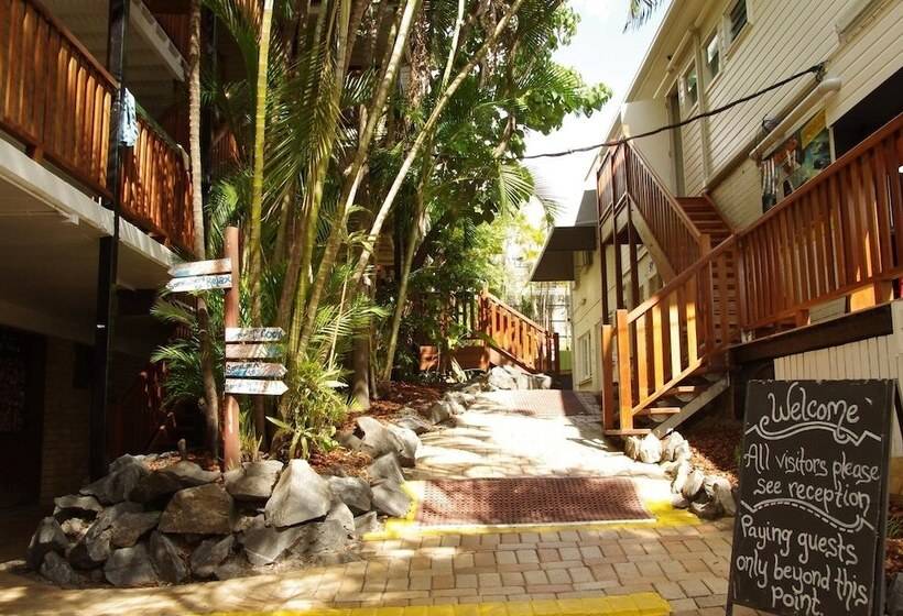 בית מלון כפרי Somewhere To Stay Backpackers