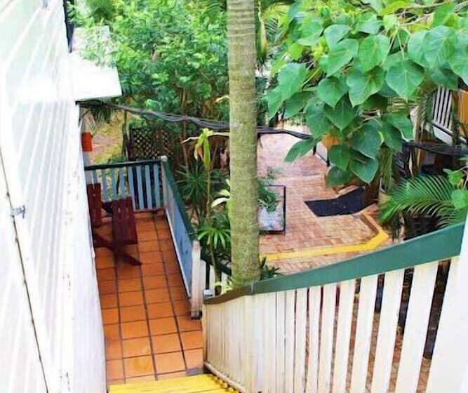 בית מלון כפרי Somewhere To Stay Backpackers