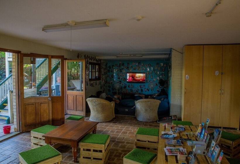 בית מלון כפרי Somewhere To Stay Backpackers