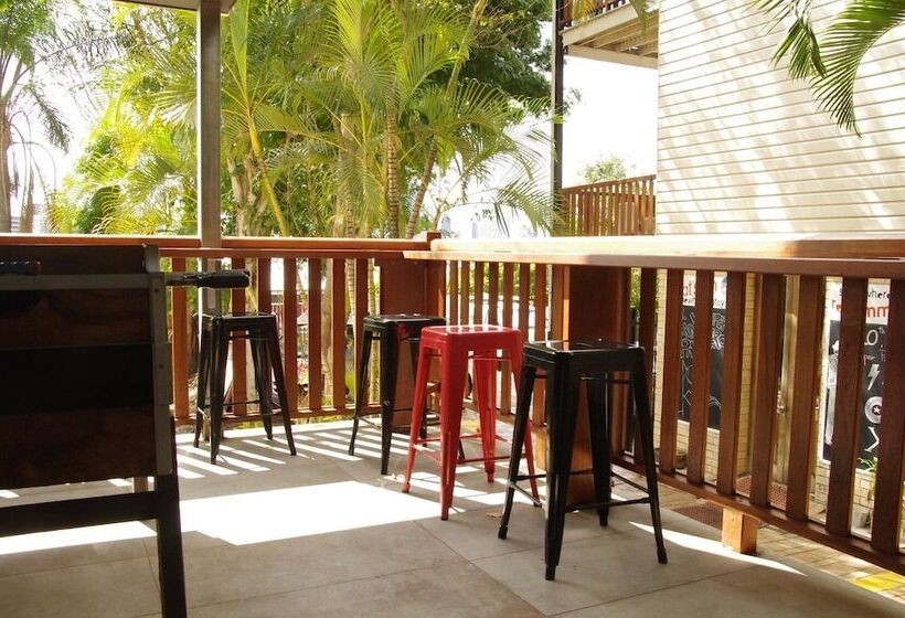 בית מלון כפרי Somewhere To Stay Backpackers