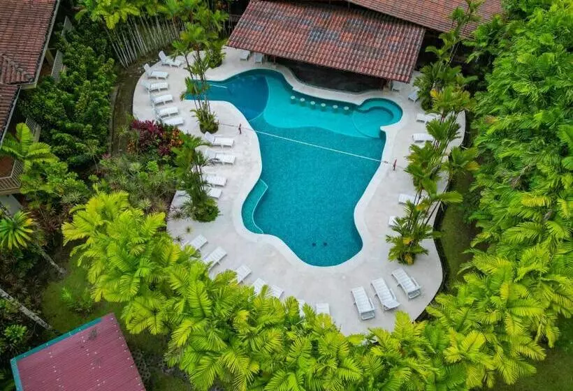 Retkeilymaja Arenal Backpackers Resort