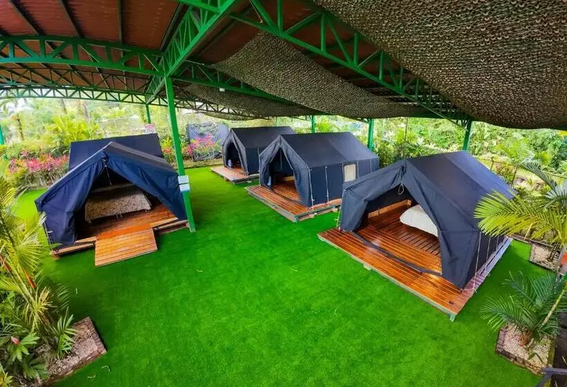 Retkeilymaja Arenal Backpackers Resort