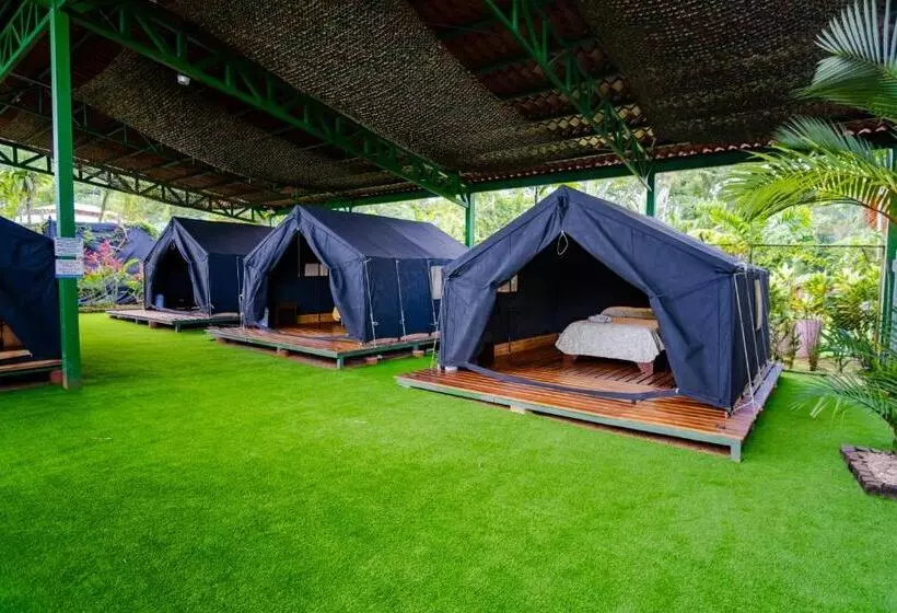 Retkeilymaja Arenal Backpackers Resort