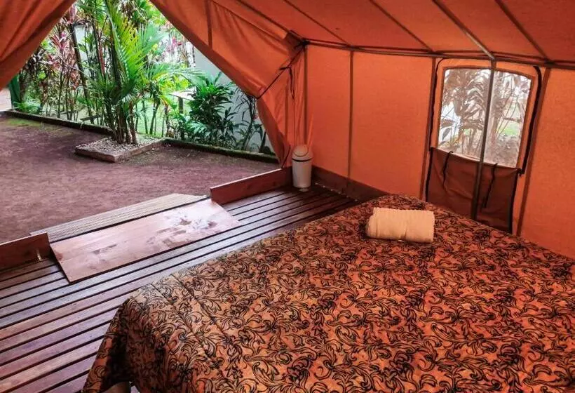Retkeilymaja Arenal Backpackers Resort
