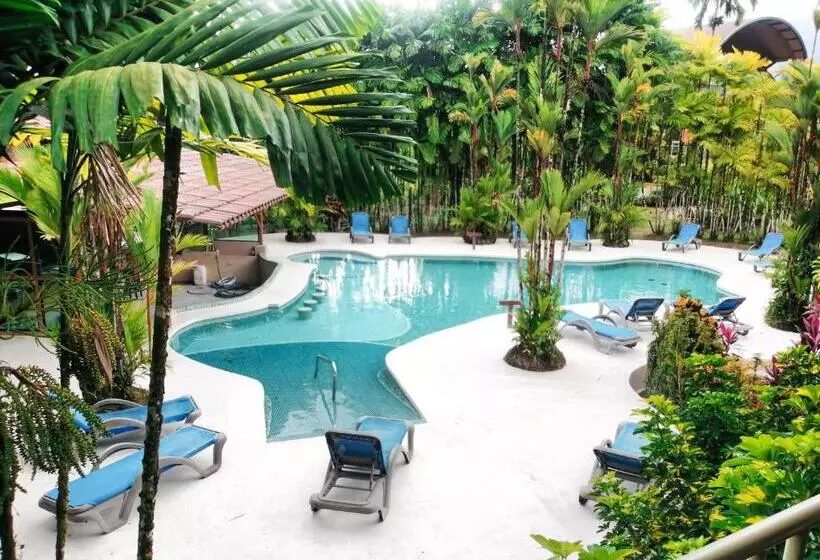 Retkeilymaja Arenal Backpackers Resort