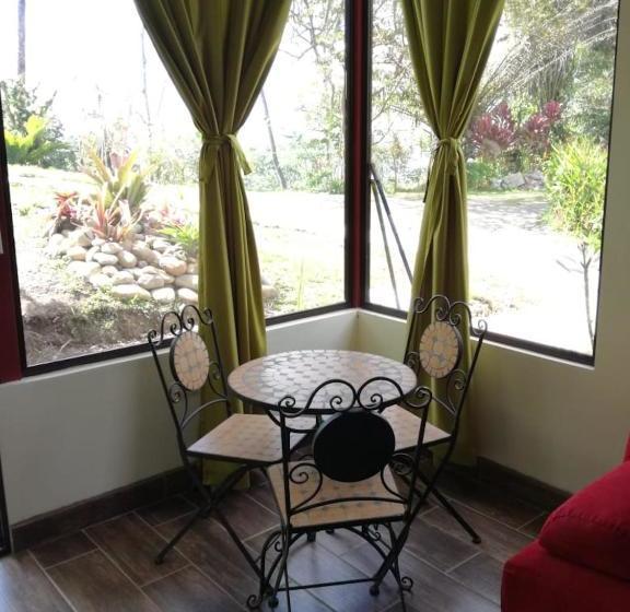 تختخواب و صبحانه Arenal Garden Lodge