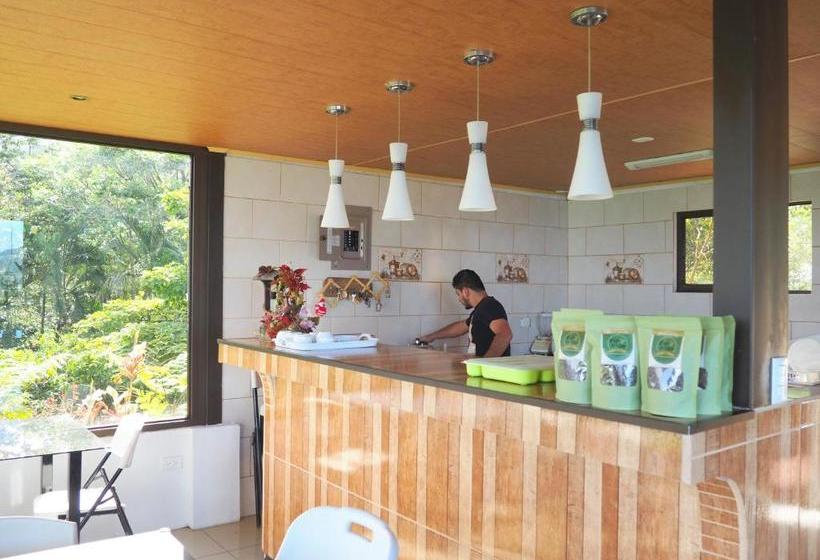 تختخواب و صبحانه Arenal Garden Lodge