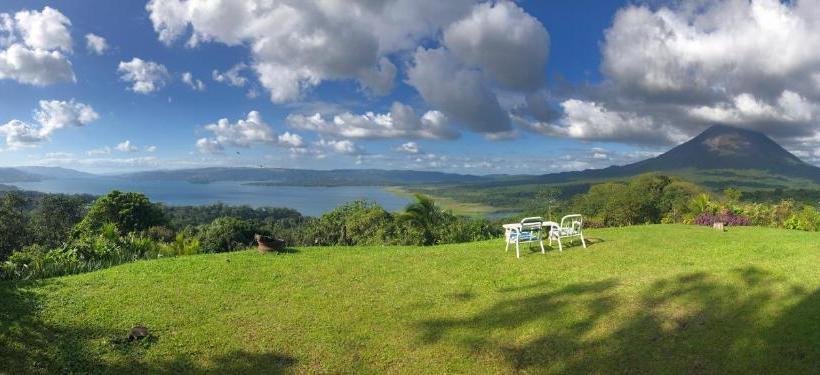 تختخواب و صبحانه Arenal Garden Lodge