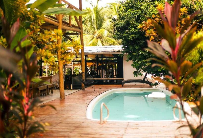 Cabinas Playa Surf Hostel