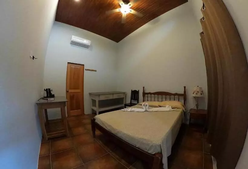 هتل Laureles Collection Uvita   Cabinas Los Laureles