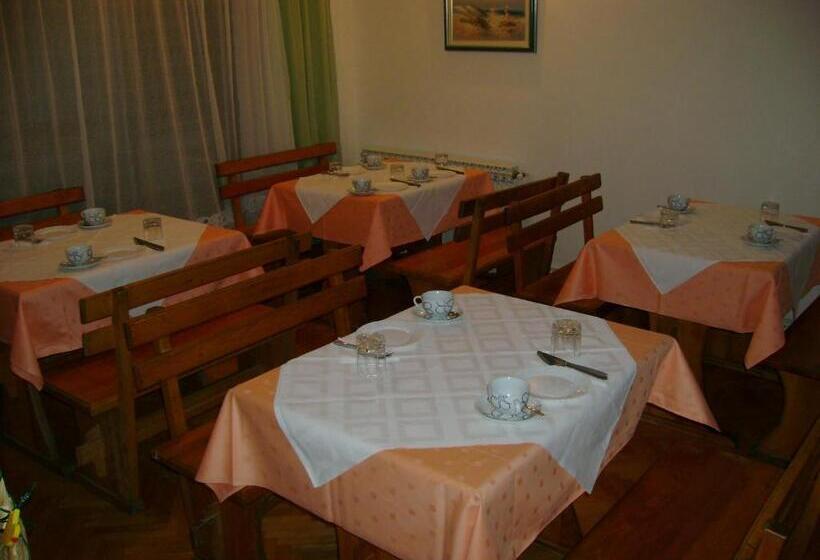 هتل Guest House Robi