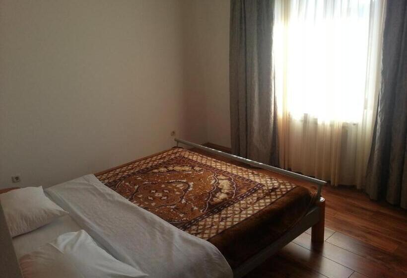 هتل Guest House Robi