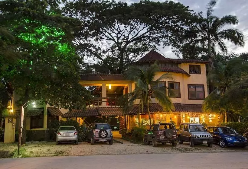 هتل Mamiri