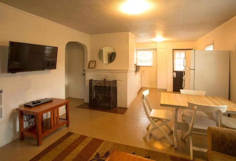 هتل Mcbee Cottages