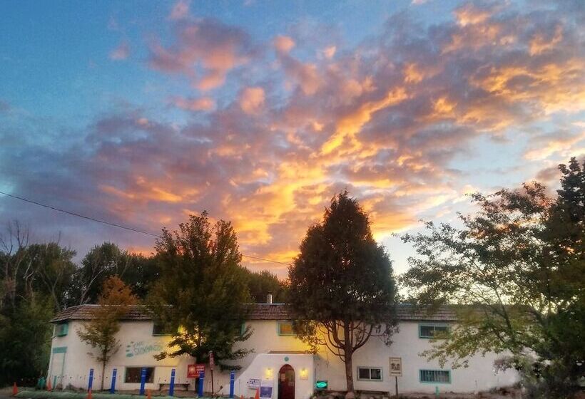 酒店 Snowmansion Taos Adventure Lodge