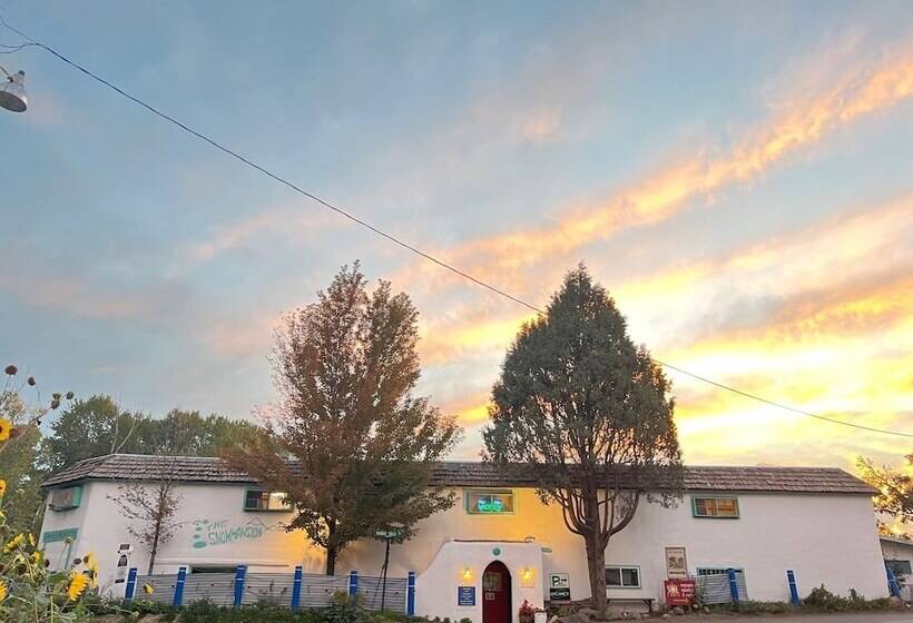 酒店 Snowmansion Taos Adventure Lodge