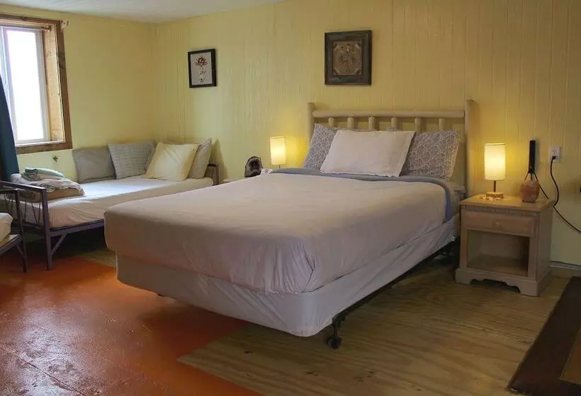 Hotelli Snowmansion Taos Adventure Lodge