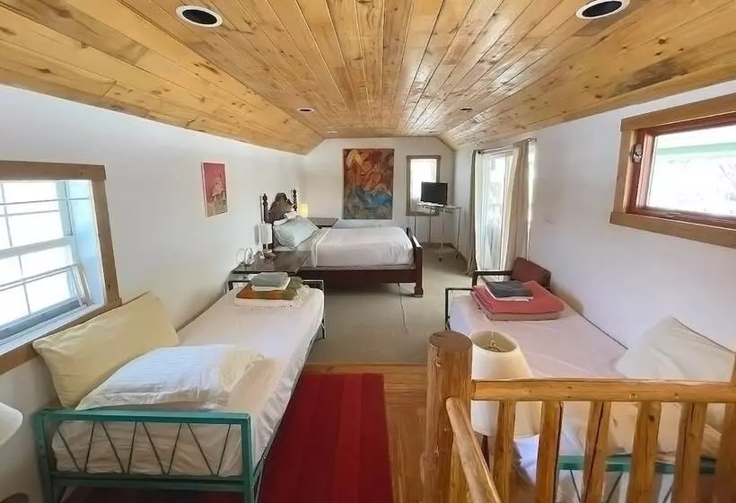 Hotelli Snowmansion Taos Adventure Lodge