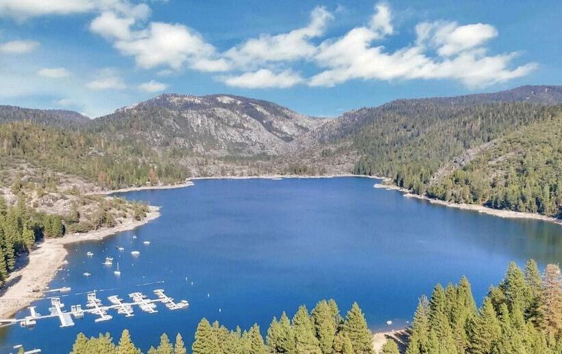 فندق Strawberry Inn