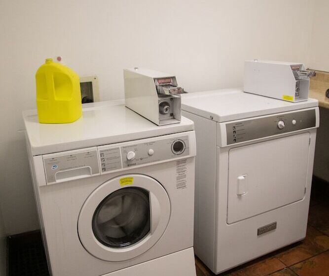 فندق Strawberry Inn