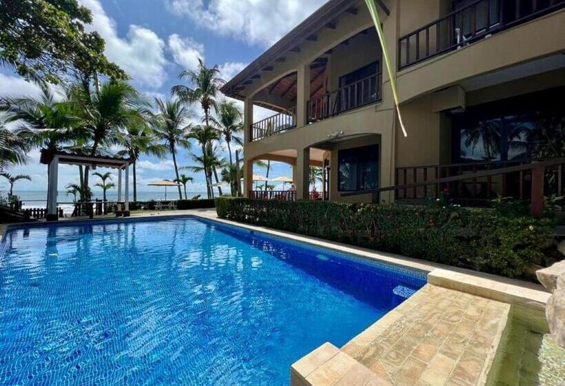 Отель The Backyard Beachfront