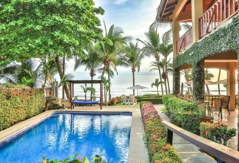 Hotelli The Backyard Beachfront