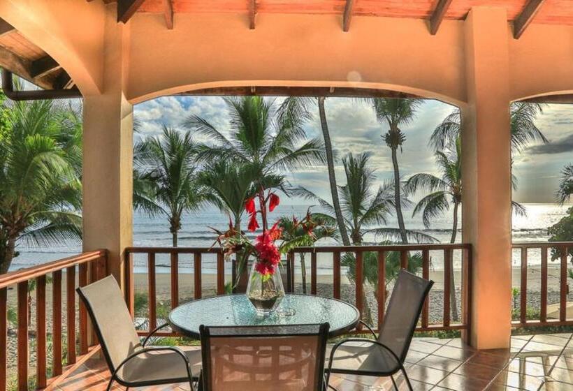 Отель The Backyard Beachfront