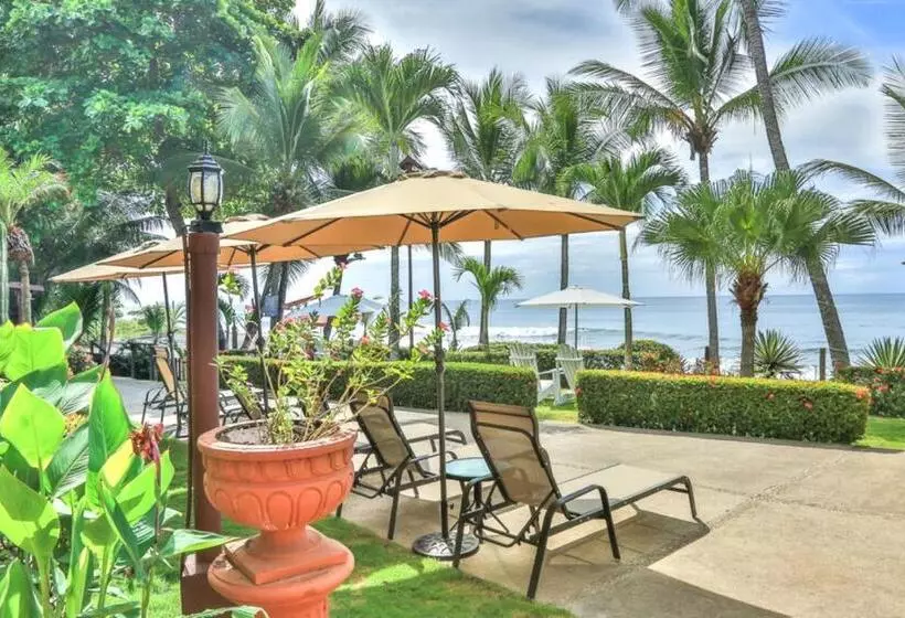 Hotelli The Backyard Beachfront