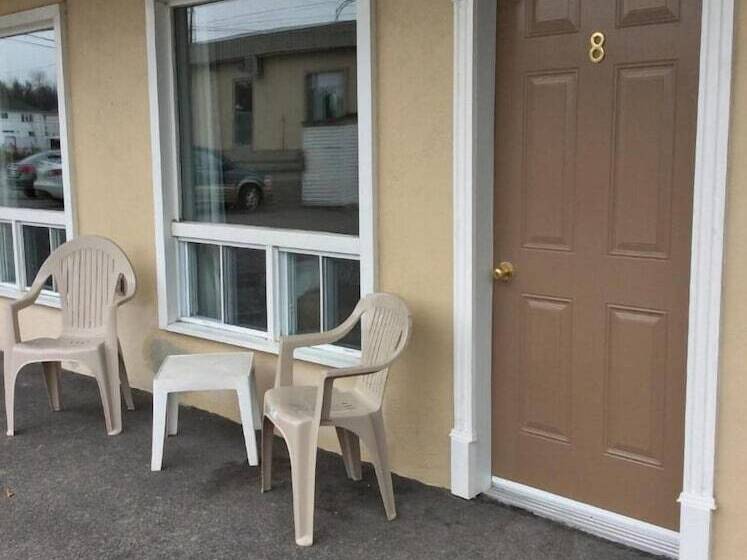 בית מלון כפרי Auberge Du Lac Beauchamp