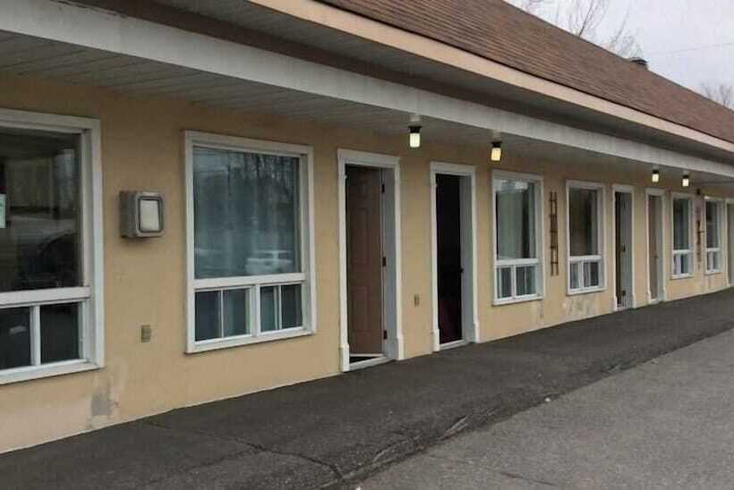 בית מלון כפרי Auberge Du Lac Beauchamp