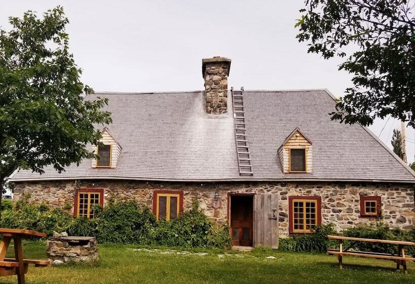 Отель Auberge Le P Tit Bonheur   Hostel