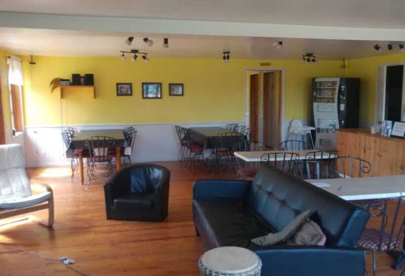 Отель Auberge Le P Tit Bonheur   Hostel