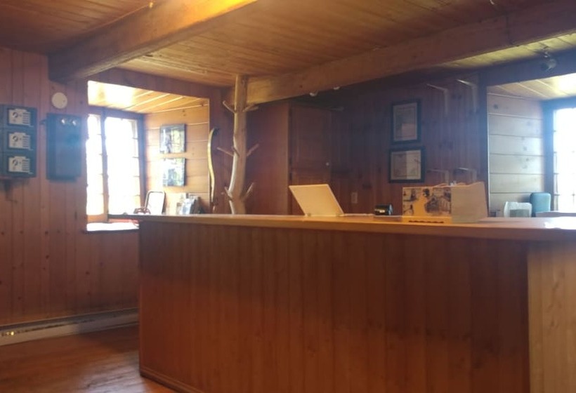 Отель Auberge Le P Tit Bonheur   Hostel