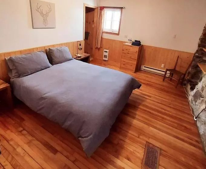 ホテル Auberge Le P Tit Bonheur   Hostel