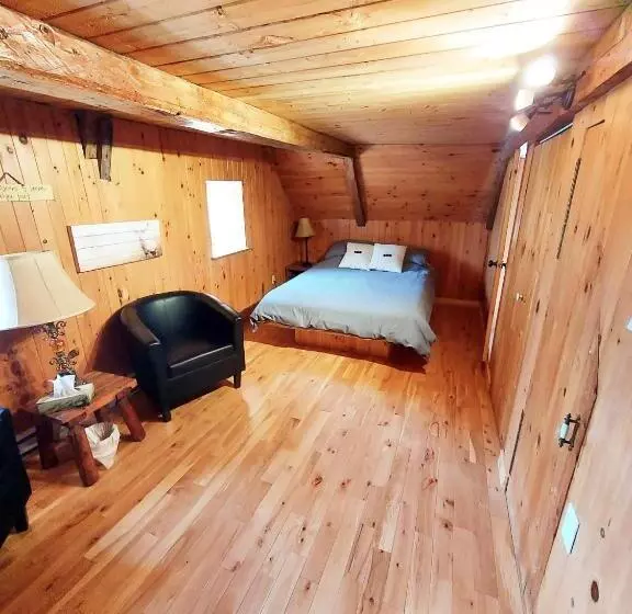 ホテル Auberge Le P Tit Bonheur   Hostel