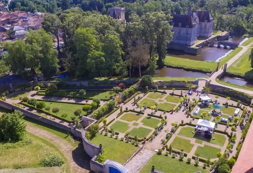 Hotelli Château De Saint Loup
